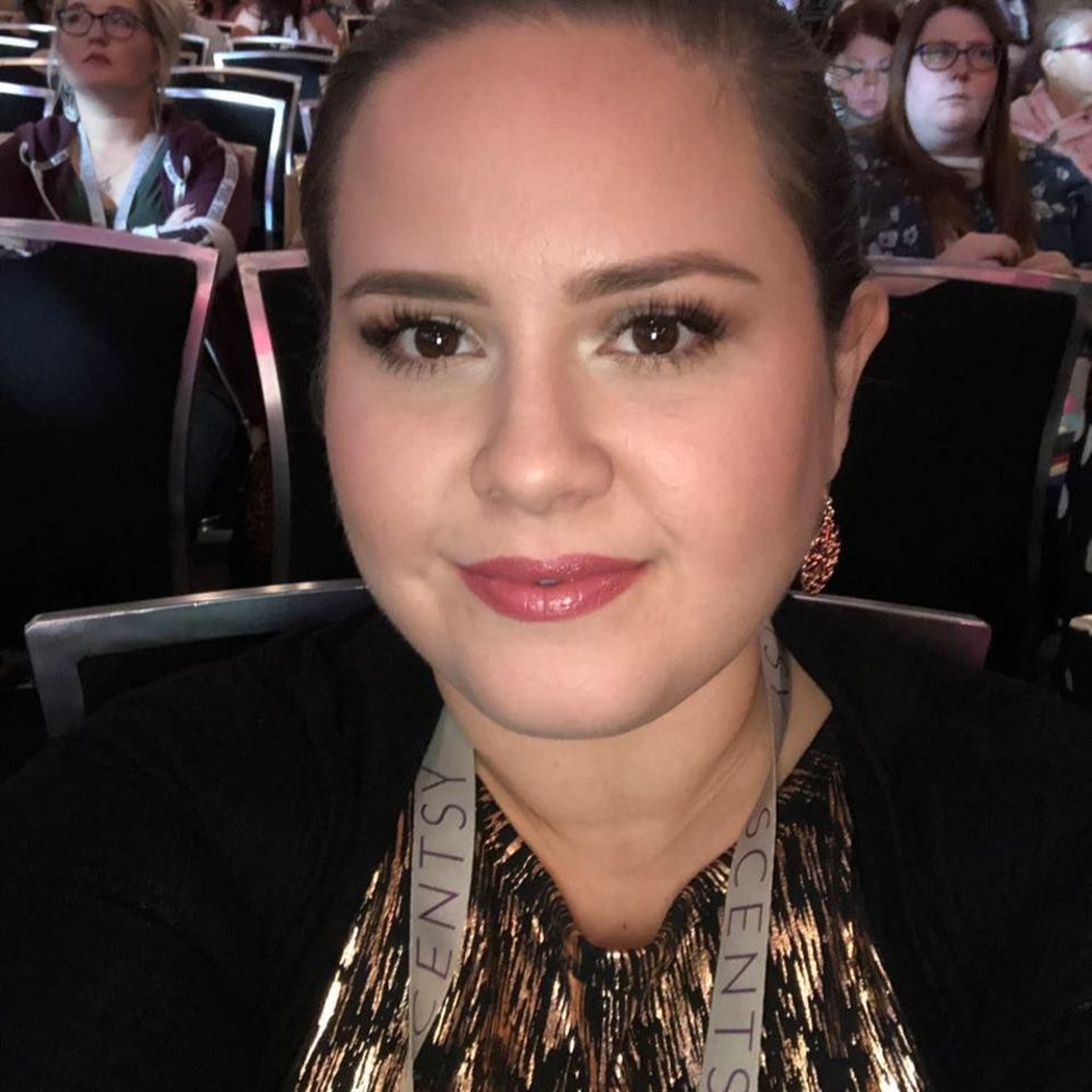 Meet your Posher, Alina
